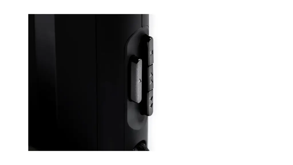 ゆっくり流れる音を、持ち歩く。 amadana、ポータブルカセットプレーヤー「CP10」を9月3日に発売 画像 4