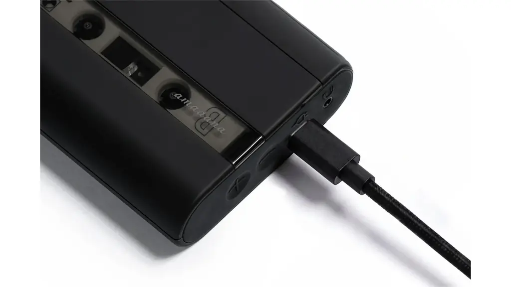 ゆっくり流れる音を、持ち歩く。 amadana、ポータブルカセットプレーヤー「CP10」を9月3日に発売 画像 5