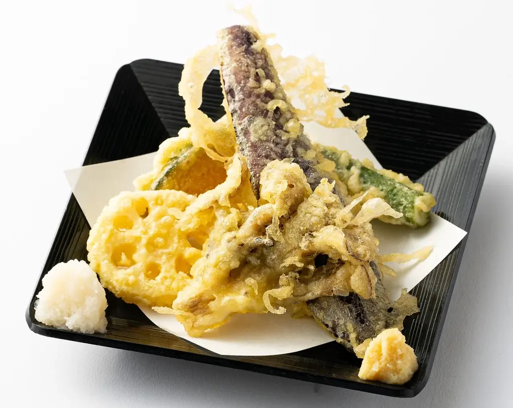 【資さん秋の新メニューが続々登場！】名物“ぼた餅”の『資ぼた餅ソフト』、半熟たまごの天ぷら入りの『とろ玉海老天丼』、秋野菜が楽しめる『野菜天ぷら盛り』などが新たにラインナップ！ ※一部店舗のみ 画像 9