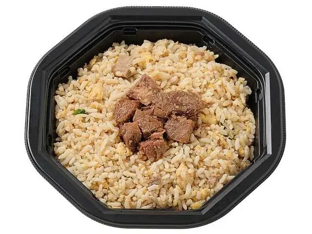 親しみやすく、それでいて本格的なおいしさをお届けする新しいお弁当シリーズ「となりの食堂」が誕生！生姜焼き・ハンバーグ・ピラフ・チャーハンの和・洋・中の4商品を発売！ 画像 5