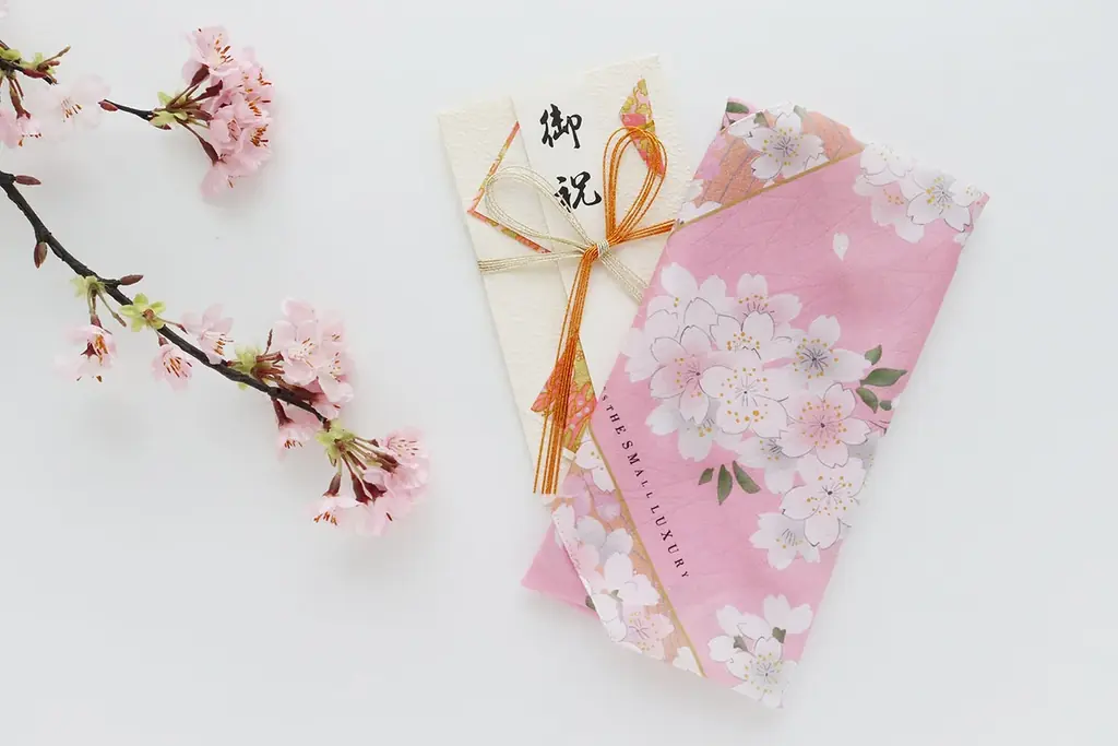 桜を愛した宇野千代の世界観をハンカチーフに。　　　　　　　　　宇野千代×CLASSICS the Small Luxury初のコラボレーション　　―20枚限定のベトナム手刺繍ハンカチーフも受注販売― 画像 5