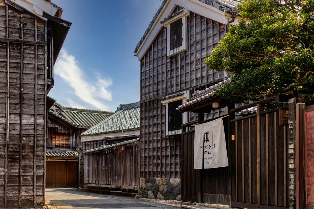 関西唯一の「町駕籠」に乗って、“お祝い”の主役としてまちを練り歩き撮  影される新体験！伊勢のまちを知り尽くす俥夫と巡る「玉屋駕籠プラン」が登場 画像 4