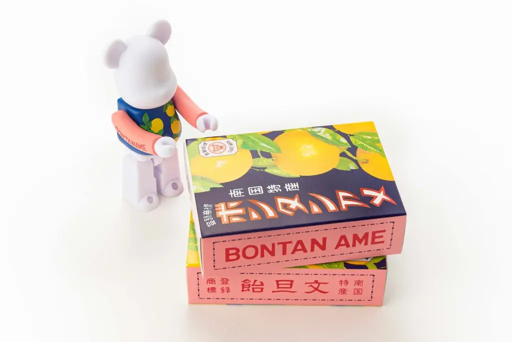 1925年 鹿児島生まれの人気のロングセラー菓子「ボンタンアメ」のベアブリックが登場です 画像 12