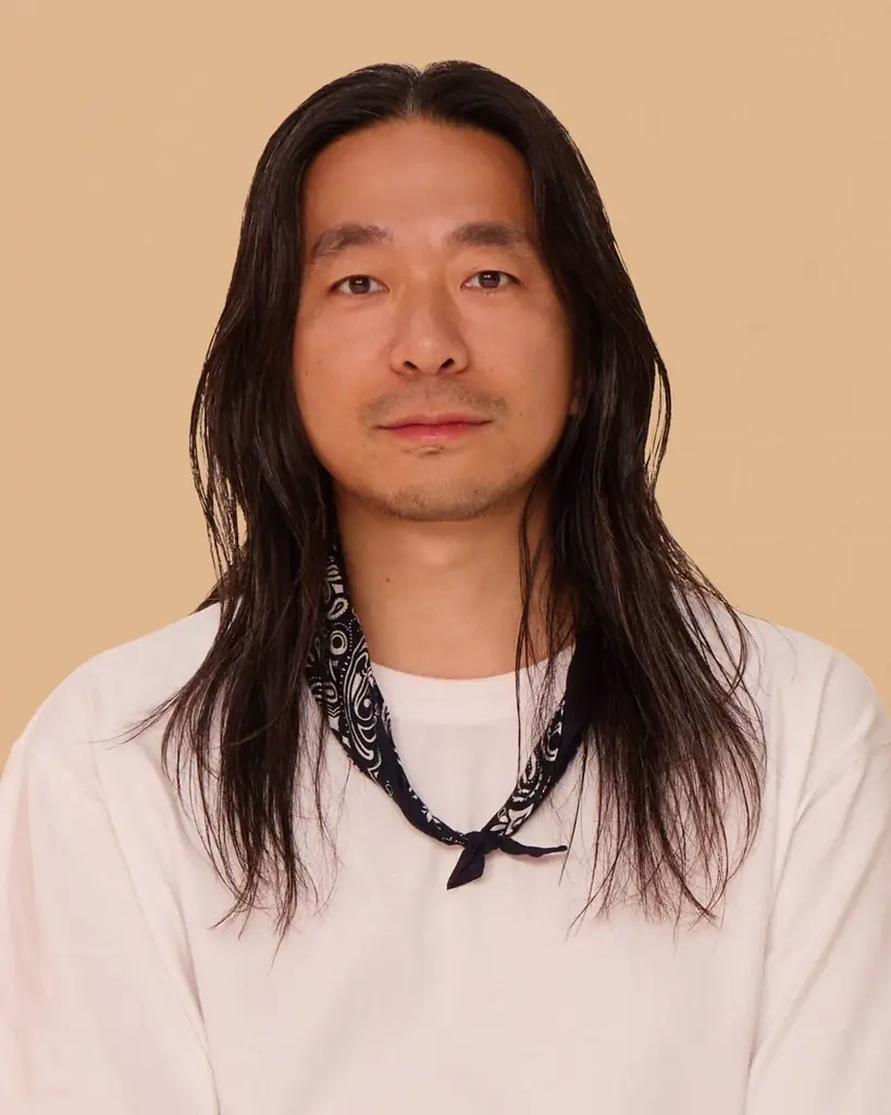 スタイリスト・ファッションディレクターの長谷川昭雄氏と2度目のコラボレーションが実現！前回好評のビッグTシャツをアップデート！セットアップ着用できるシャツとパンツ、ルーズソックスも登場 画像 10