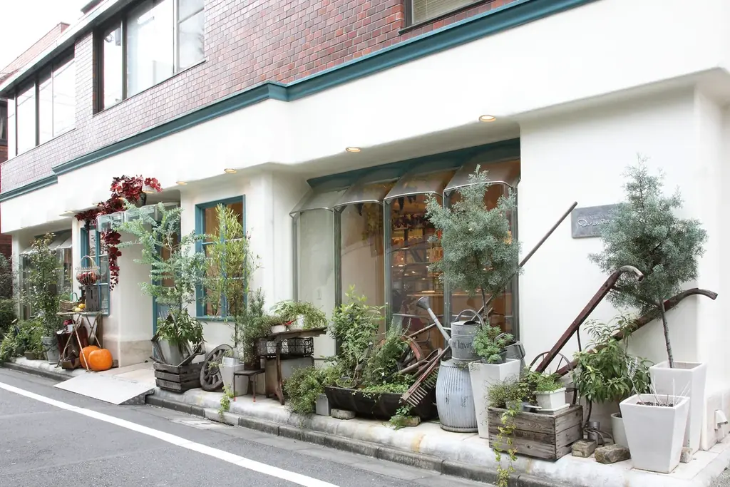 【キル フェ ボン】おかげさまで、青山出店30周年。―30年の感謝、ブーケにして。シャインマスカット×紅玉リンゴのブーケタルト 画像 4