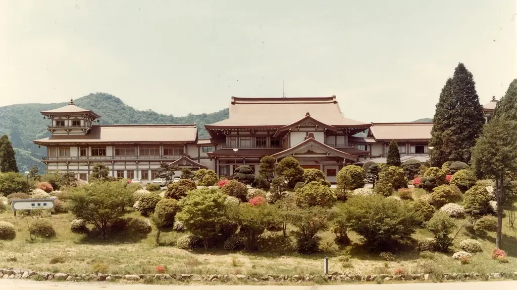 【絶景日帰り温泉　龍宮殿本館】「昭和100年」 昭和を生きた歴史建築「龍宮殿」に光を当てる 誕生と移築の物語をオリジナル紙芝居で上演・展示 画像 3