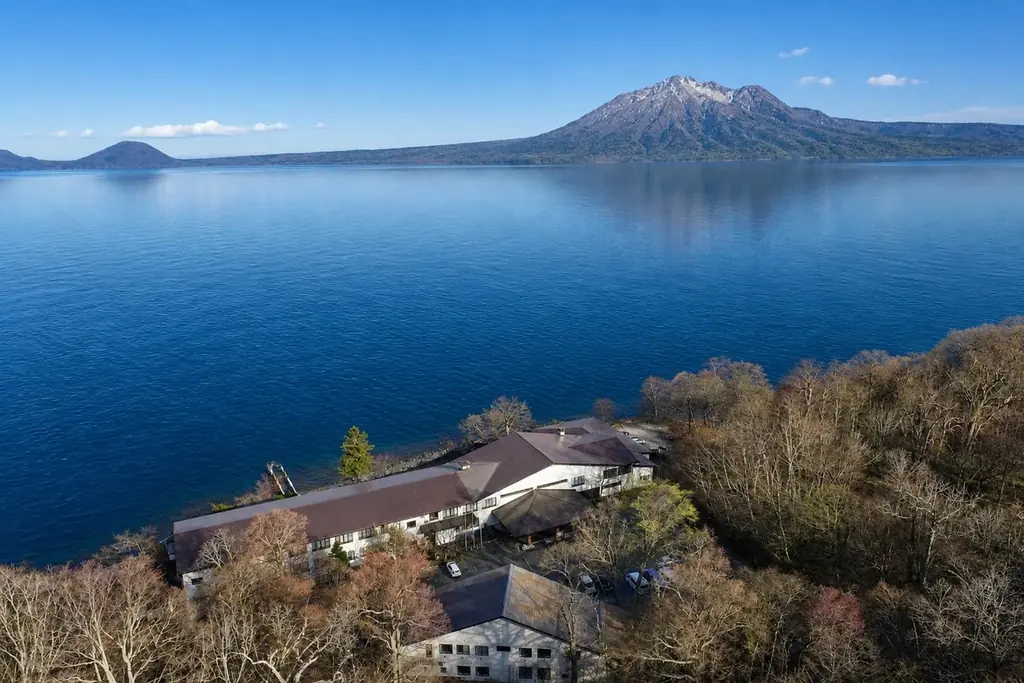 【2027年・国立公園支笏湖】支笏湖の冬を彩る「千歳・支笏湖 氷濤まつり」開催期間の宿泊予約受付を開始｜創業111年・「奥札幌の秘湯　湖畔の宿支笏湖　丸駒温泉旅館」で“支笏湖ブルー”と温泉を楽しむ冬旅 画像 5