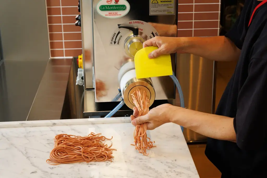 JR東京駅・グランスタ東京に、打ち立て生パスタを楽しむ「TOKYO PASTA STATION」が9月16日（水）オープン！ 画像 2