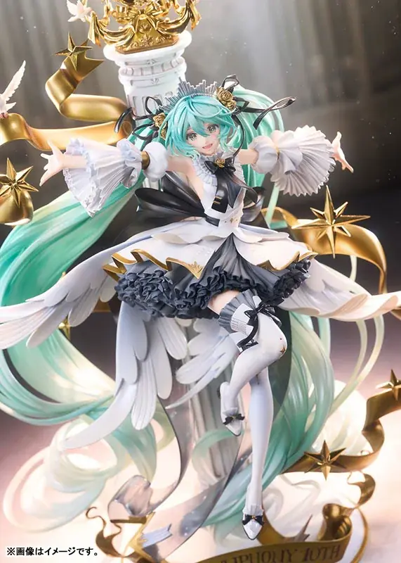 『キャラクター・ボーカル・シリーズ01 初音ミク』より、「初音ミクシンフォニー 10th Anniversary Ver.」のフィギュアが登場。あみあみにて予約受付中。 画像 7
