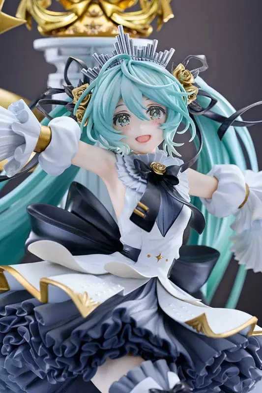 『キャラクター・ボーカル・シリーズ01 初音ミク』より、「初音ミクシンフォニー 10th Anniversary Ver.」のフィギュアが登場。あみあみにて予約受付中。 画像 9