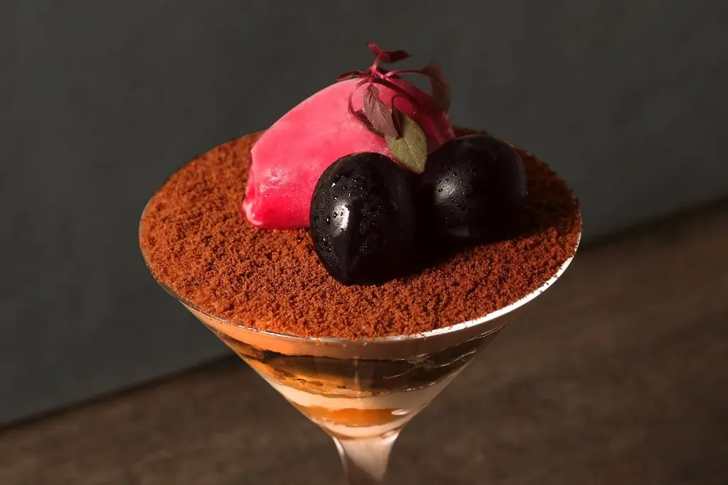 【期間限定】秋の味覚を詰め込んだ贅沢パフェ！恵比寿『TOOTH TOOTH TOKYO』より、「parfait marron tiramisu -栗と葡萄のティラミスパフェ-」が9/14（月）スタート 画像 2