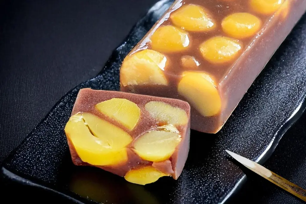 【秋彼岸限定】圧巻の栗ざんまい！13個もの大粒栗を使用し、蒸篭で蒸し上げる“本物“の  味わい「生栗むし羊羹」が今年も登場！ 画像 4