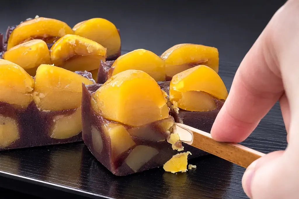 【秋彼岸限定】圧巻の栗ざんまい！13個もの大粒栗を使用し、蒸篭で蒸し上げる“本物“の  味わい「生栗むし羊羹」が今年も登場！ 画像 5