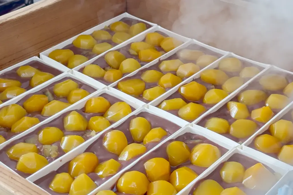 【秋彼岸限定】圧巻の栗ざんまい！13個もの大粒栗を使用し、蒸篭で蒸し上げる“本物“の  味わい「生栗むし羊羹」が今年も登場！ 画像 8