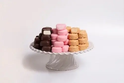 クリスマスケーキ&チキンセットなど約70品の予約をスタート！発売30周年の「かまくら」がさらにおいしく！人気キャラクターケーキに加え、少人数で楽しめる3号（相当）ケーキのラインアップも拡充 画像 25