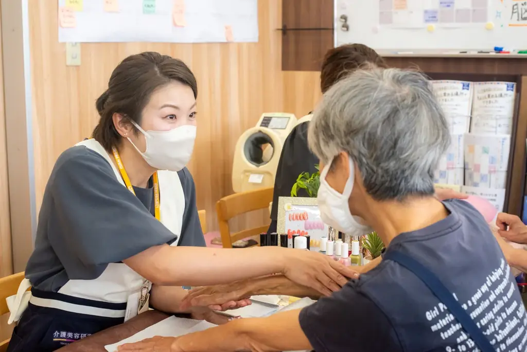 敬老の日9/21開催 ローソンで介護美容体験会