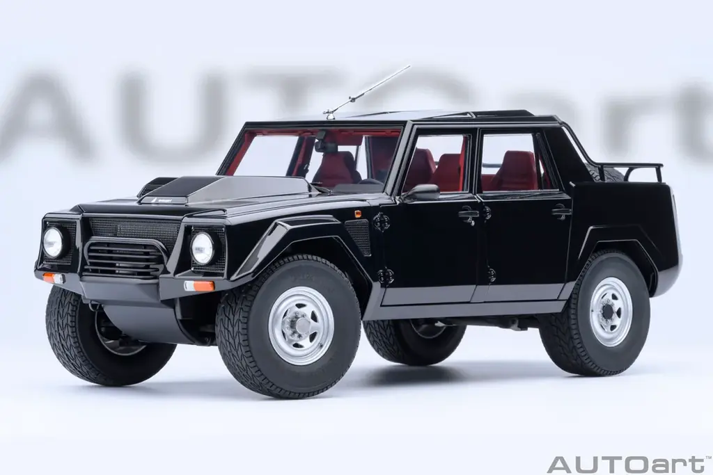 11/21発売予定　AUTOart 1/18 LM002精密モデル