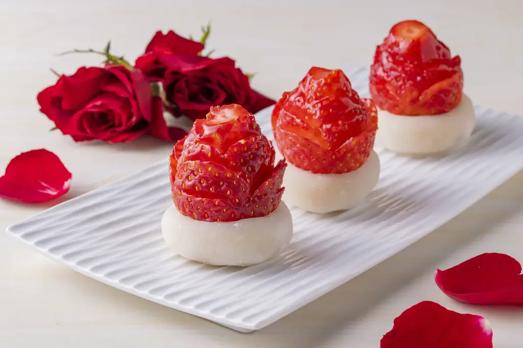 9月16日開幕｜弁才天の薔薇いちご大福とわらび餅