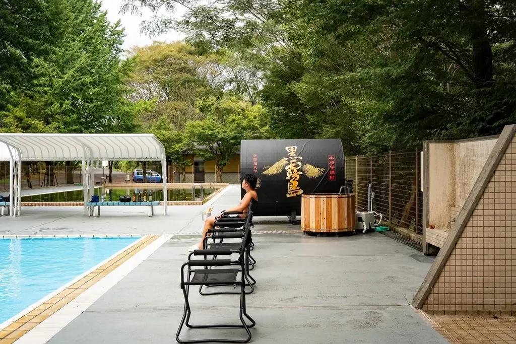 宮崎・関之尾公園プールに、地元の焼酎蔵とのタイアップで実現したバレルサウナがオープン ── 関之尾の天然水の水風呂と、受付で銘柄を選べる焼酎ロウリュ 画像 11
