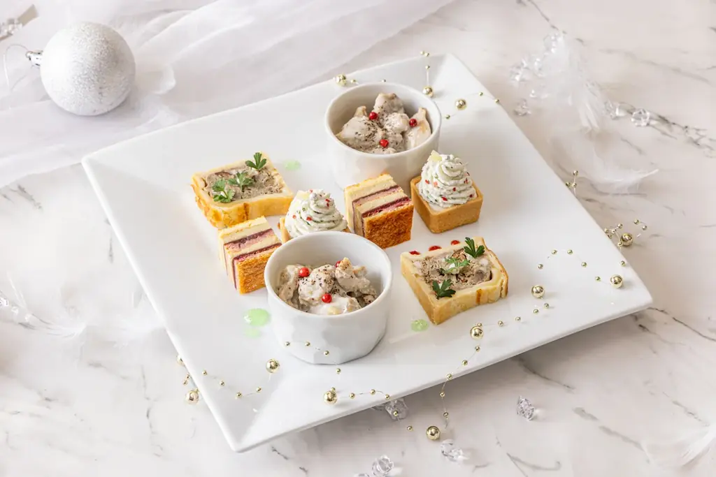 【川越プリンスホテル】クリスマスを心待ちにする街の高  揚感をアフタヌーンティーで表現 白銀の世界にきらめく彩り「フェスティブアフタヌーンティーセット」を販売 画像 4
