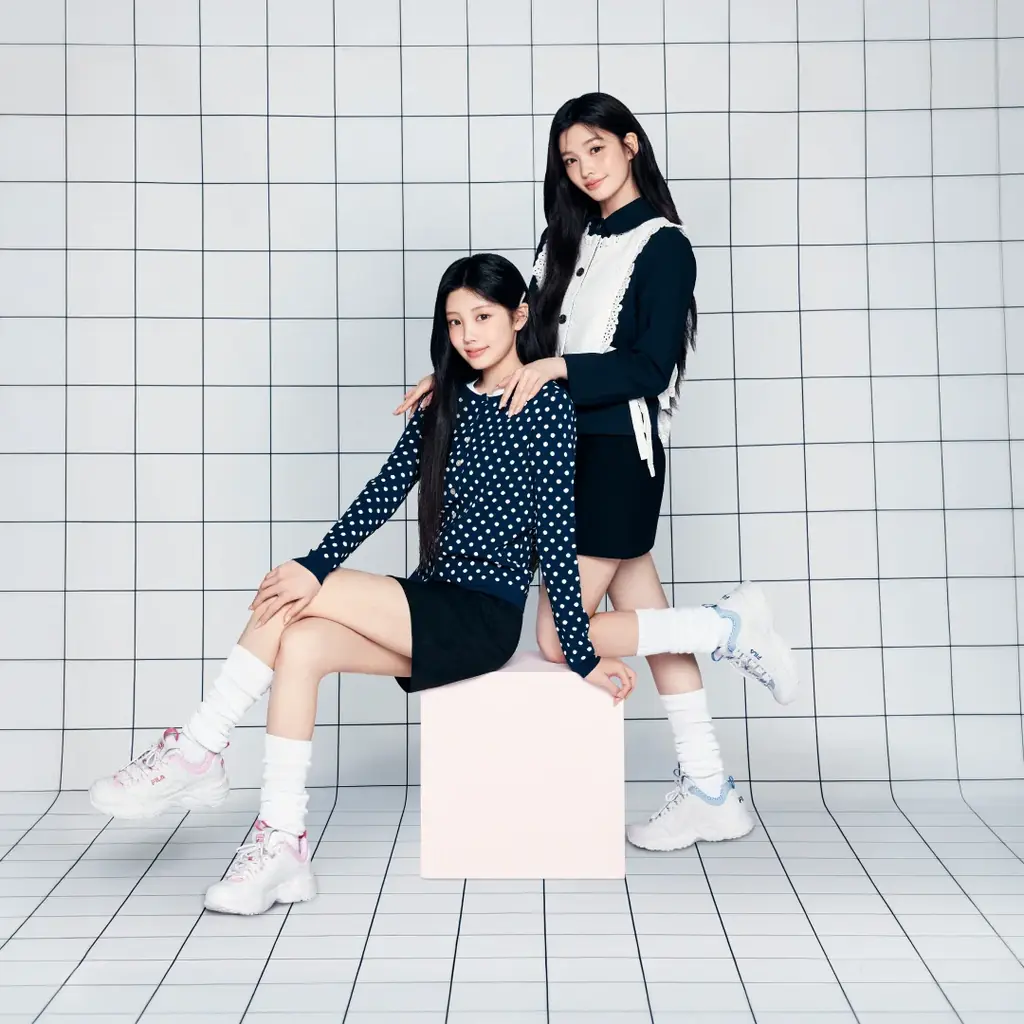 【ABCマート限定】K-POPガールグループ「ILLIT」をモデルに起用　秋冬スタイルに可愛らしさをプラスするFILAの新作　ギンガムチェックデザインの「DISTRACER CHECK」 画像 4