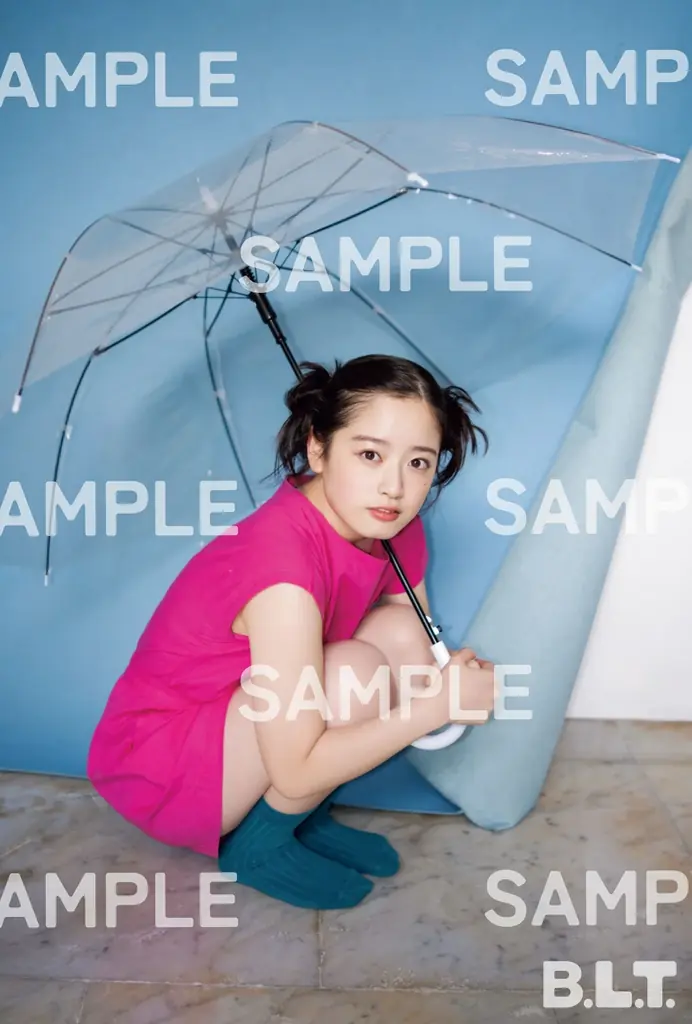 “まなみん”が日向坂愛を引っ下げて、地球を侵略しにやってきた!? 日向坂46・ 大野愛実が「B.L.T.11月号」の表紙・巻頭に初登場！ さらに同期の鶴崎仁香も初ソログラビアで登場！ 画像 13