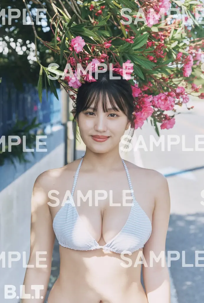 “まなみん”が日向坂愛を引っ下げて、地球を侵略しにやってきた!? 日向坂46・ 大野愛実が「B.L.T.11月号」の表紙・巻頭に初登場！ さらに同期の鶴崎仁香も初ソログラビアで登場！ 画像 15