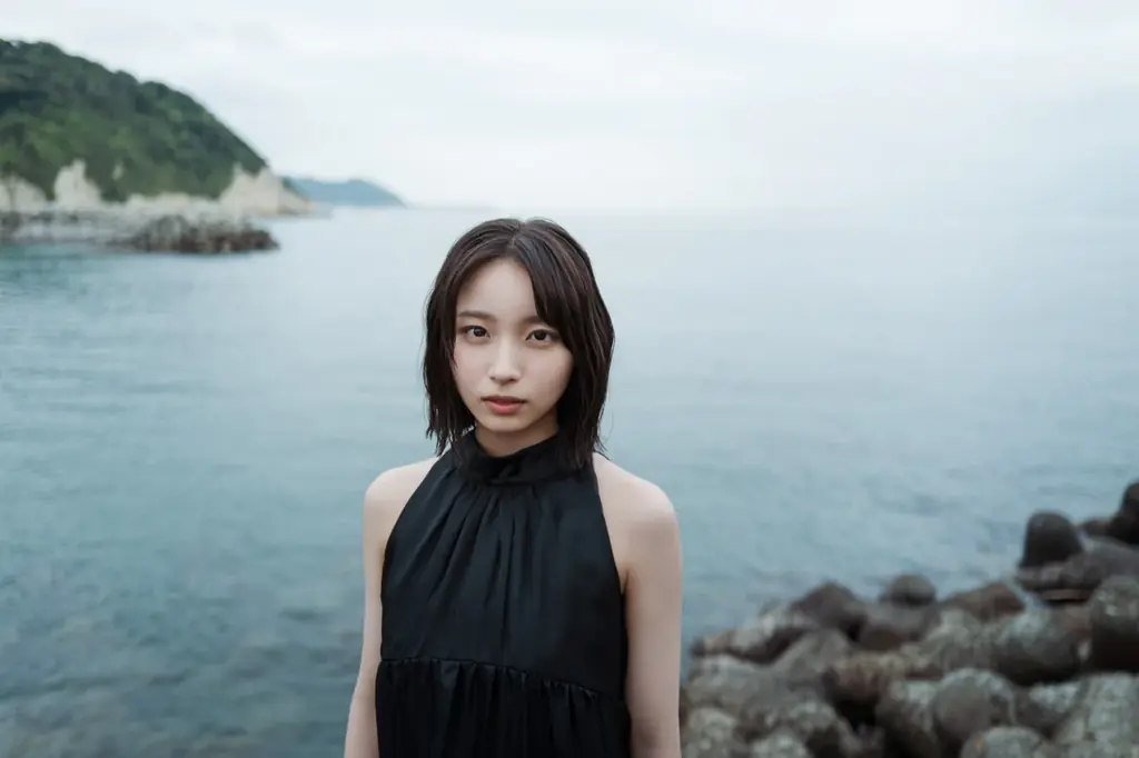 “まなみん”が日向坂愛を引っ下げて、地球を侵略しにやってきた!? 日向坂46・ 大野愛実が「B.L.T.11月号」の表紙・巻頭に初登場！ さらに同期の鶴崎仁香も初ソログラビアで登場！ 画像 4