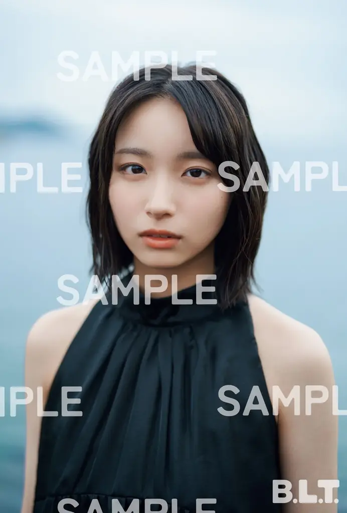 “まなみん”が日向坂愛を引っ下げて、地球を侵略しにやってきた!? 日向坂46・ 大野愛実が「B.L.T.11月号」の表紙・巻頭に初登場！ さらに同期の鶴崎仁香も初ソログラビアで登場！ 画像 7