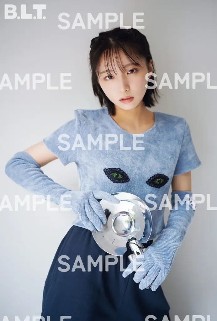 “まなみん”が日向坂愛を引っ下げて、地球を侵略しにやってきた!? 日向坂46・ 大野愛実が「B.L.T.11月号」の表紙・巻頭に初登場！ さらに同期の鶴崎仁香も初ソログラビアで登場！ 画像 8