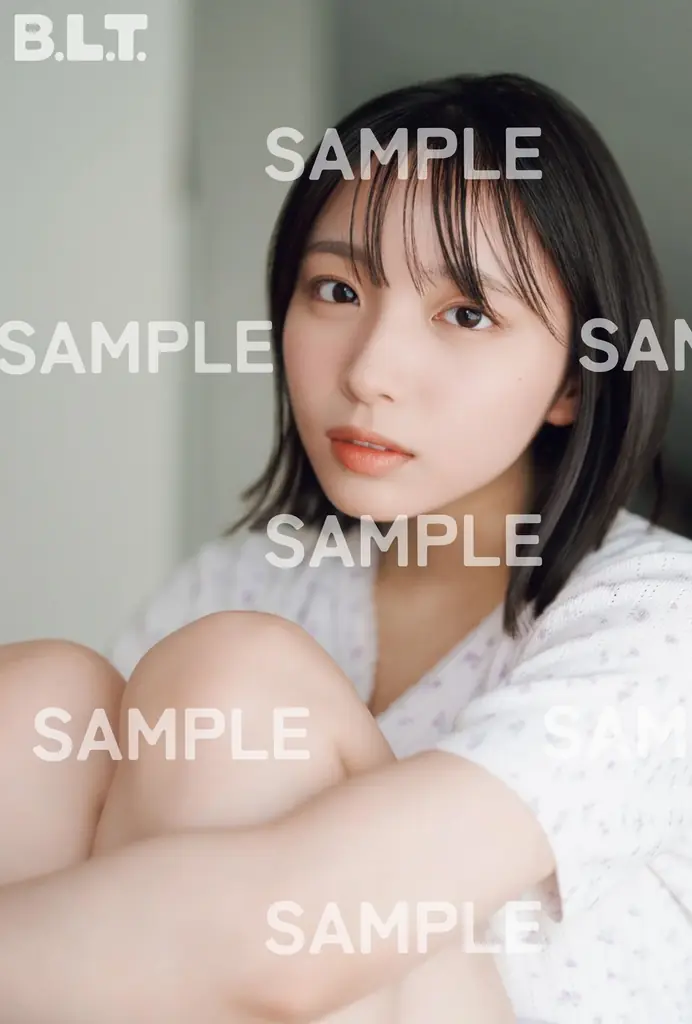 “まなみん”が日向坂愛を引っ下げて、地球を侵略しにやってきた!? 日向坂46・ 大野愛実が「B.L.T.11月号」の表紙・巻頭に初登場！ さらに同期の鶴崎仁香も初ソログラビアで登場！ 画像 9
