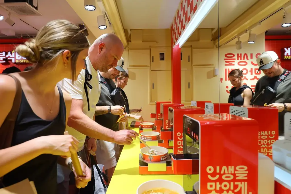 原宿・竹下通りの『辛ラーメン粉食POPUPストア』が10月にリニューアルオープン！農心 ジャパン製品が全て揃う日本初のコンビニ型店舗「辛ラーメン편의점（ピョニジョム）」を新設！ 画像 5