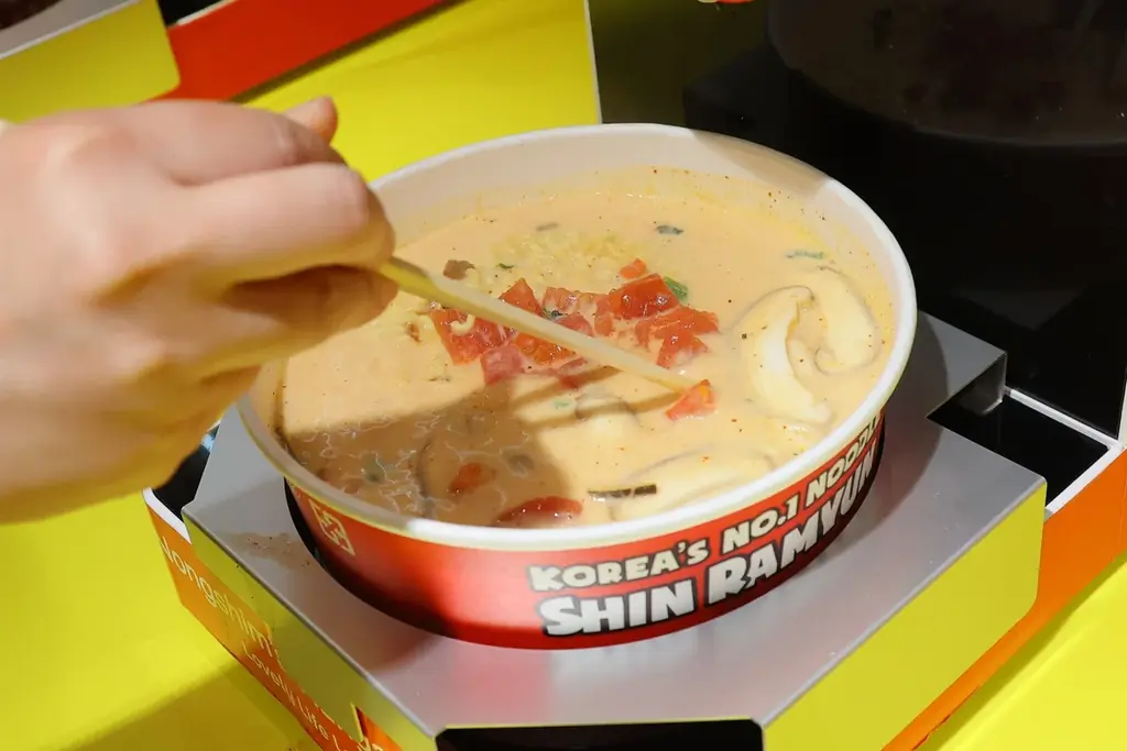 原宿・竹下通りの『辛ラーメン粉食POPUPストア』が10月にリニューアルオープン！農心 ジャパン製品が全て揃う日本初のコンビニ型店舗「辛ラーメン편의점（ピョニジョム）」を新設！ 画像 7