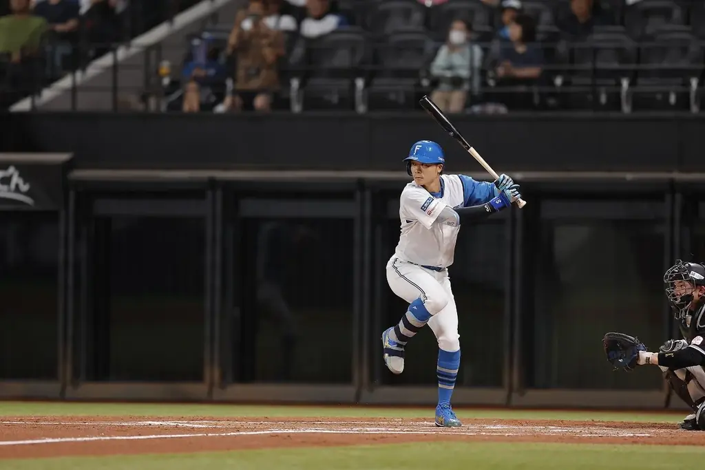 9月22日(火・祝) 「北海道日本ハムｖｓ楽天」 ファイターズ一筋18年・中島卓也選手の引退セレモニーを 完全生中継でお届け 画像 2