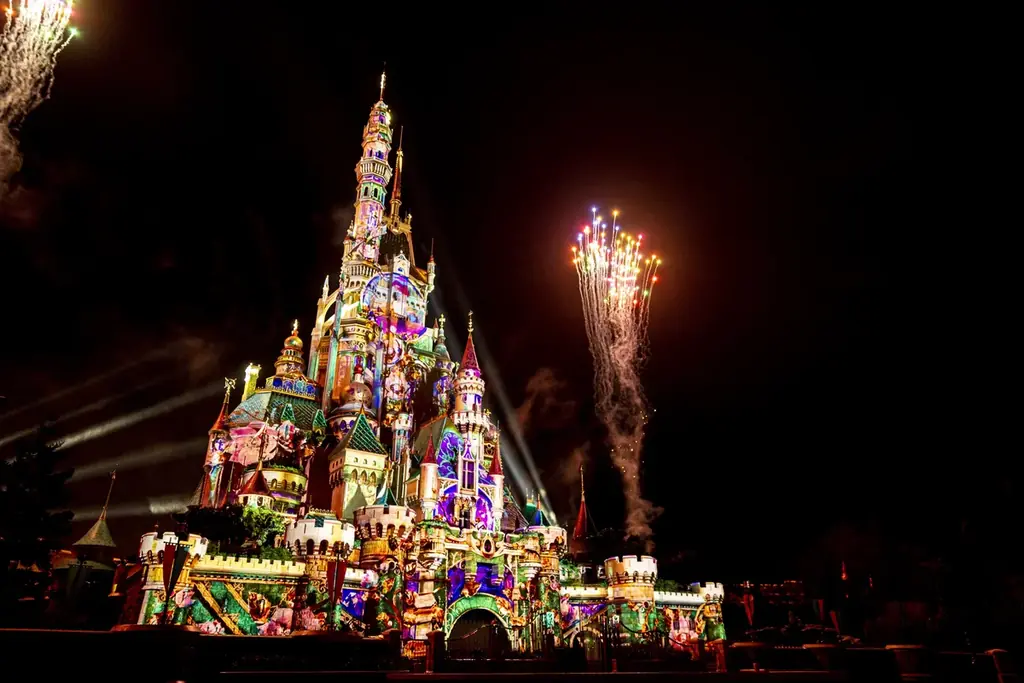 香港ディズニーランド・リゾート、ディズニー・フレンズと一緒に、ホリデーの魔法ときらめく雪が彩る「ディズニー・クリスマス」を11月20日(金)より開催 画像 11