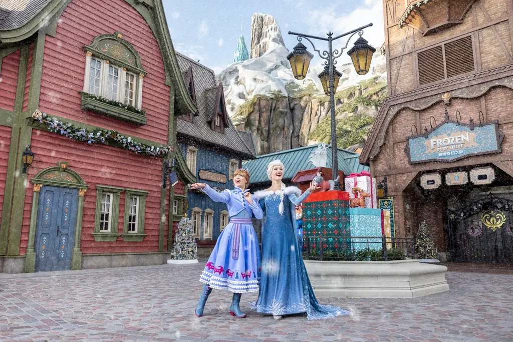 香港ディズニーランド・リゾート、ディズニー・フレンズと一緒に、ホリデーの魔法ときらめく雪が彩る「ディズニー・クリスマス」を11月20日(金)より開催 画像 2