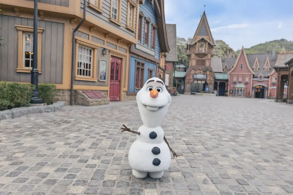 香港ディズニーランド・リゾート、ディズニー・フレンズと一緒に、ホリデーの魔法ときらめく雪が彩る「ディズニー・クリスマス」を11月20日(金)より開催 画像 5
