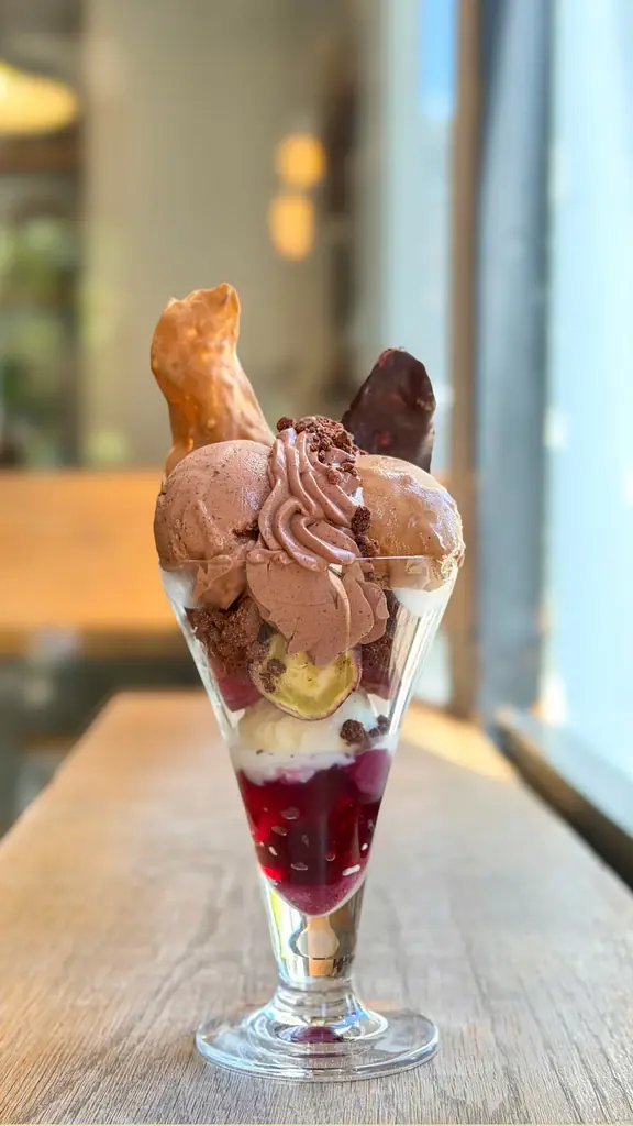 秋の味覚、芋・栗を楽しむ新作スイーツがMinimal本店に登場！「金蜜芋」のチョコレートパフェ と「笠間の和栗」のチョコレートモンブラン 画像 2