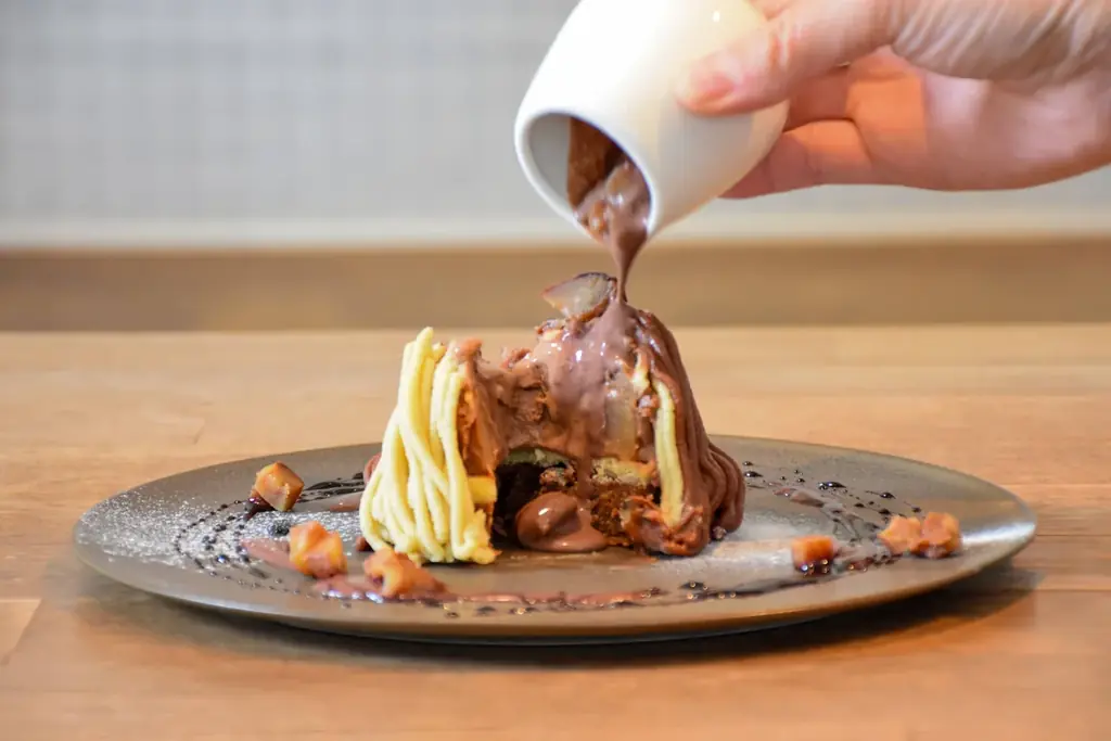 秋の味覚、芋・栗を楽しむ新作スイーツがMinimal本店に登場！「金蜜芋」のチョコレートパフェ と「笠間の和栗」のチョコレートモンブラン 画像 5