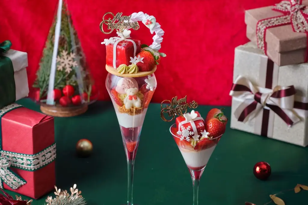 11/17開始 いちごのクリスマスパフェ『プレゼントボックス』