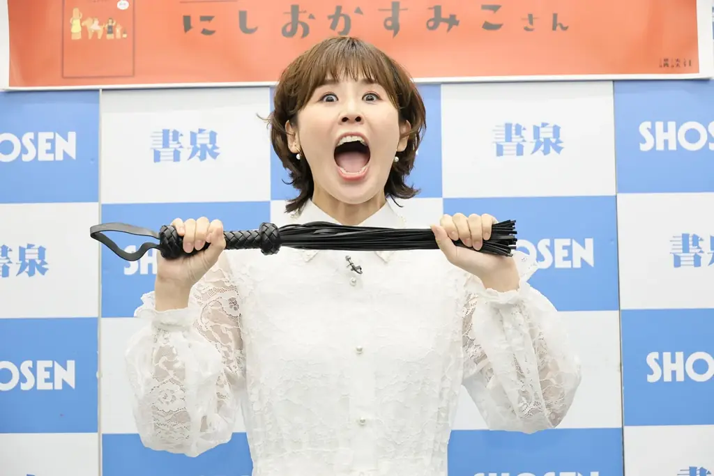 「姉と私は実家を出ました」認知症の母を亡くしたにしおかすみこ、最新刊『ポンコツ一家 　最後の2年』会見で語った「今」 画像 2