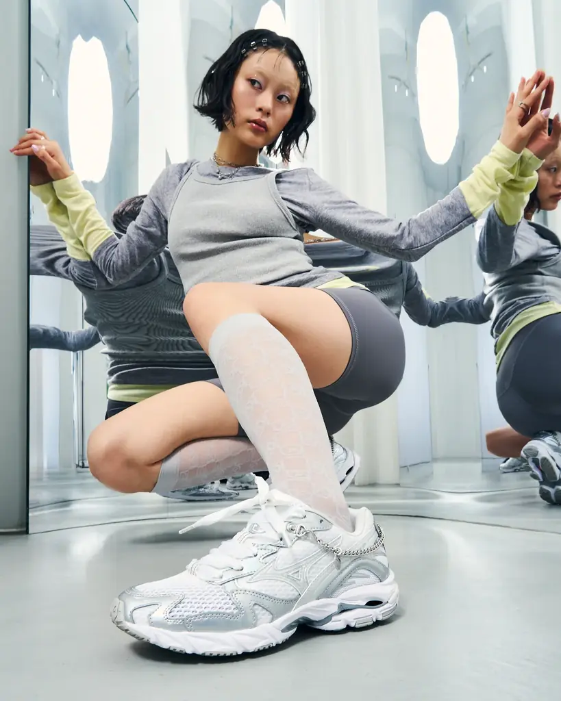 「MIZUNO WAVE」のテクノロジーを搭載した「WAVE RIDER 10」のエクスクルーシブモデル “JEWELS PACK” がROSE BUDにて限定発売。 画像 4