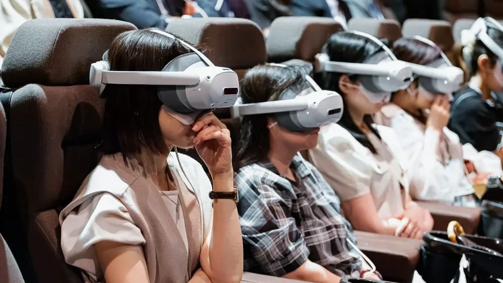 先行試写で100%が”ゼロ距離”を実感！VRゴーグルで楽しむ次世代シアター「Immersive Zero」  いよいよ劇場公開スタート！ 画像 1
