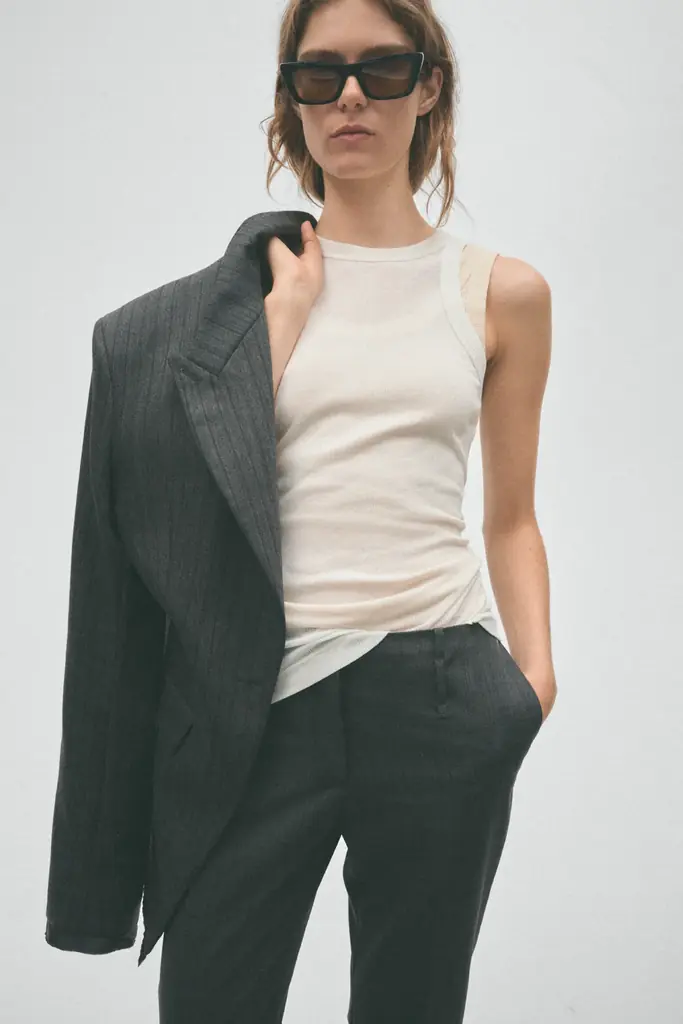 H&M STUDIOから、力強さと女性らしいエネルギーを融合させた2026AWコレクションを発表。 画像 6