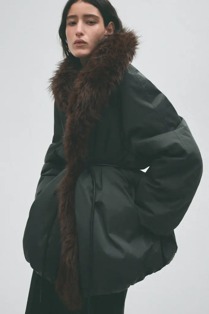 H&M STUDIOから、力強さと女性らしいエネルギーを融合させた2026AWコレクションを発表。 画像 8
