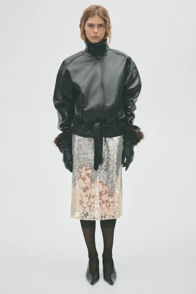 H&M STUDIOから、力強さと女性らしいエネルギーを融合させた2026AWコレクションを発表。 画像 9
