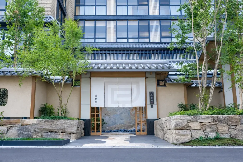 【尼崎 茶寮 楽書院】開業以来はじめての朝食。水のせせらぎが響く日本庭園で味わう「楽書院の朝餉 ー茶粥ー」 画像 11