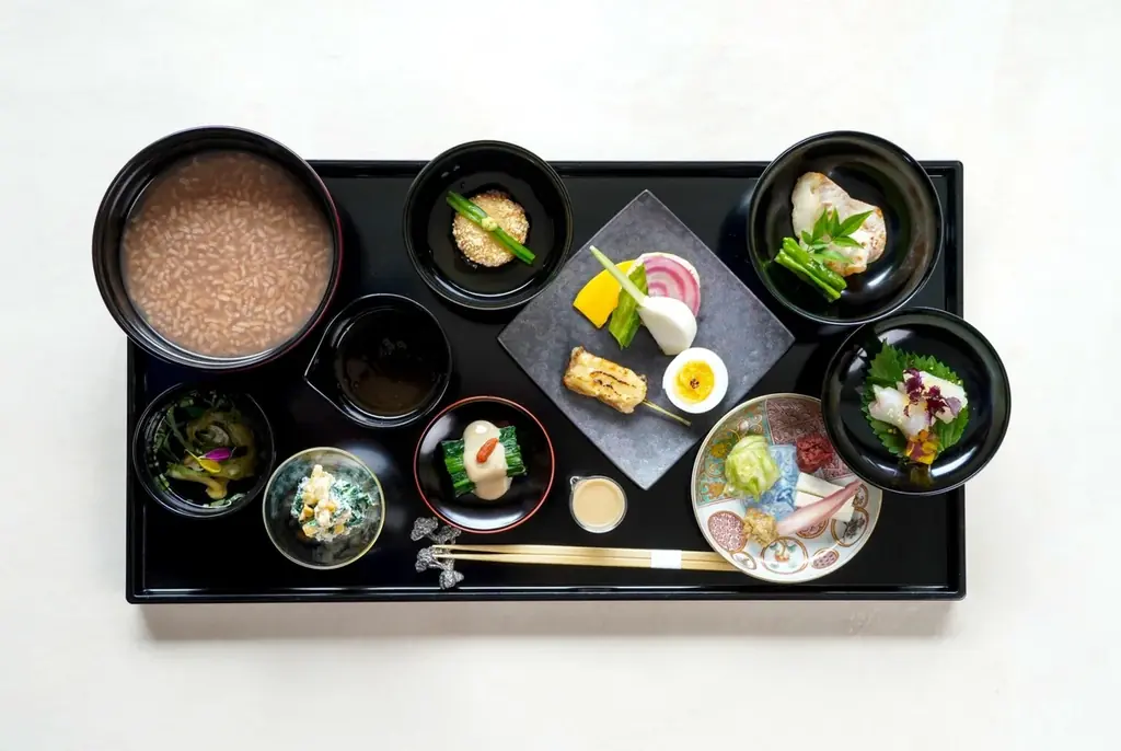 【尼崎 茶寮 楽書院】開業以来はじめての朝食。水のせせらぎが響く日本庭園で味わう「楽書院の朝餉 ー茶粥ー」 画像 2