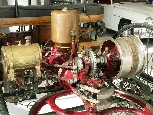 なぜ「世界初の自動車」は3輪だったのか。自動車誕生140年、BLDBが1886年とDM229を見比べる特設ガイドを公開 画像 7