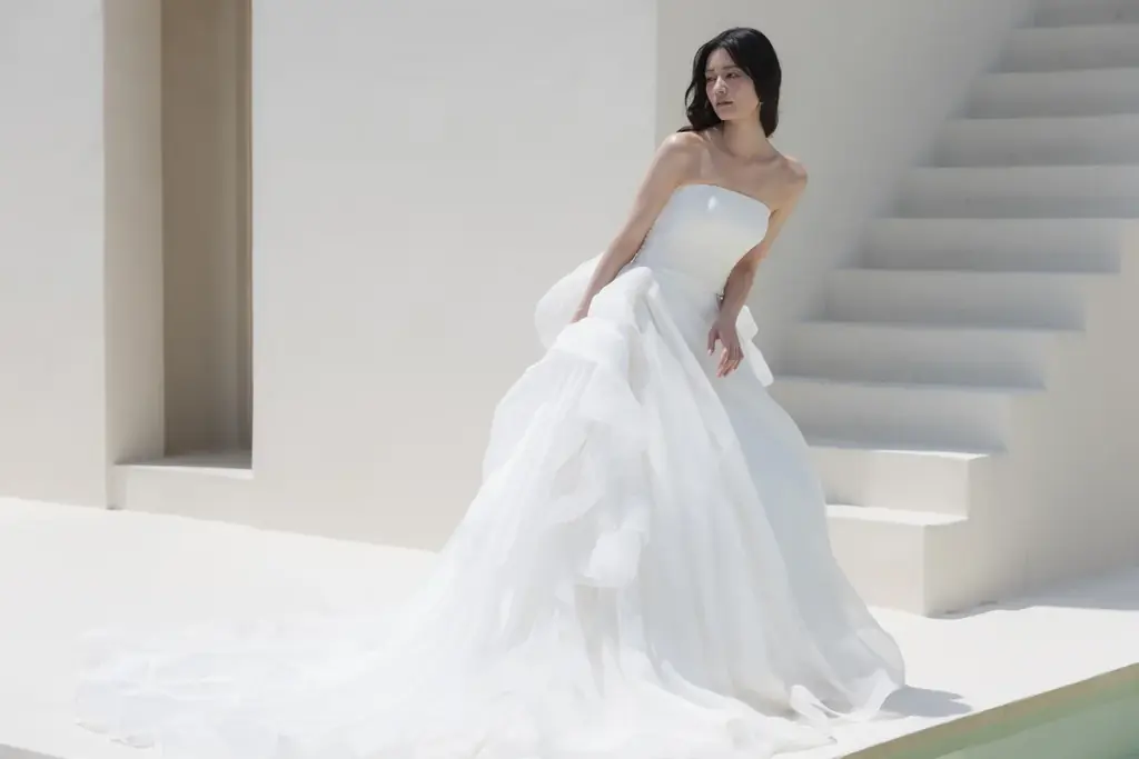 恵比寿にウェディングドレスレンタル＆フォトウェディングの「emorma」10月1日オープン｜結婚式場直営で約700点 画像 1